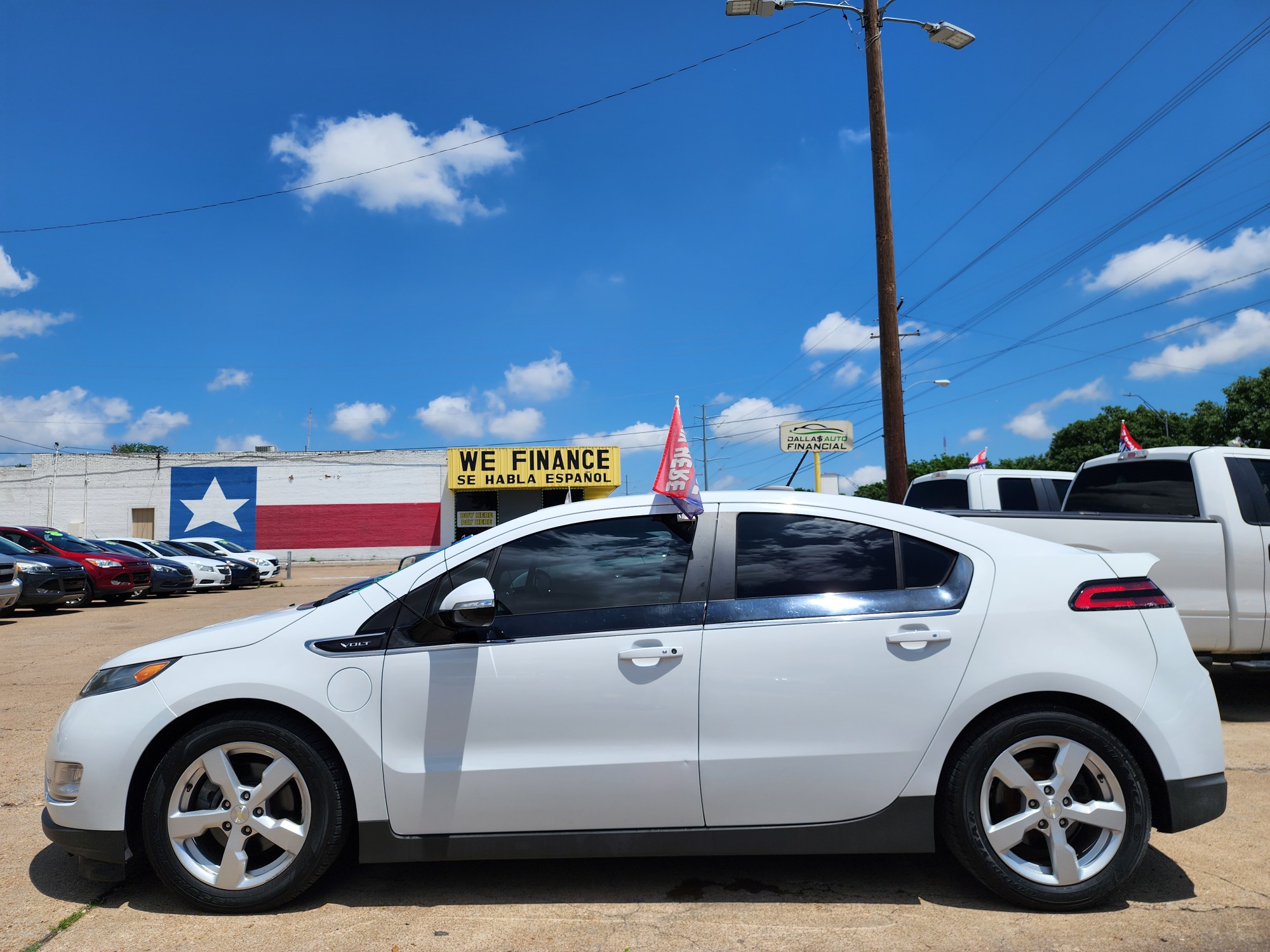 2015 WHITE Chevrolet Volt (1G1RA6E45FU) with an ELECTRIC engine, Continuously Variable Transmission transmission, located at 2660 S.Garland Avenue, Garland, TX, 75041, (469) 298-3118, 32.885387, -96.656776 - Photo #6